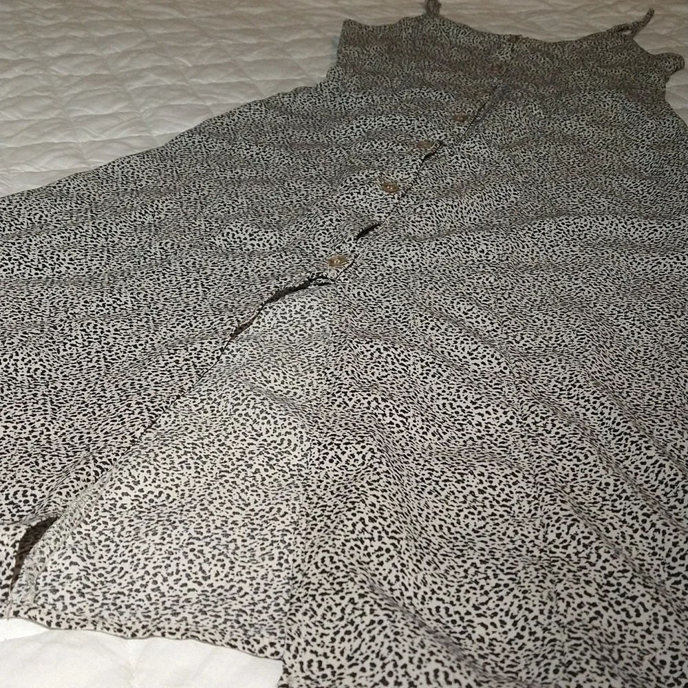 Sienna Sky midi dress - Picture 5 of 13